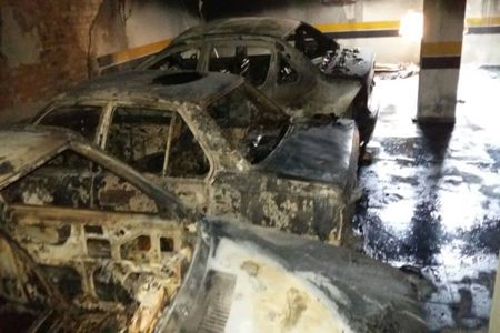 INCÊNDIO em prédio em Divinópolis assusta moradores e vizinhos